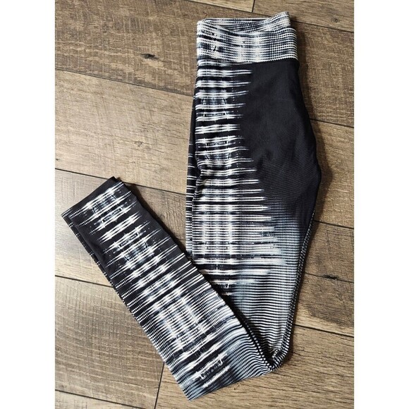2 for $20  HPE Activewear Human Performance Engineering Leggings - Picture 2 of 9